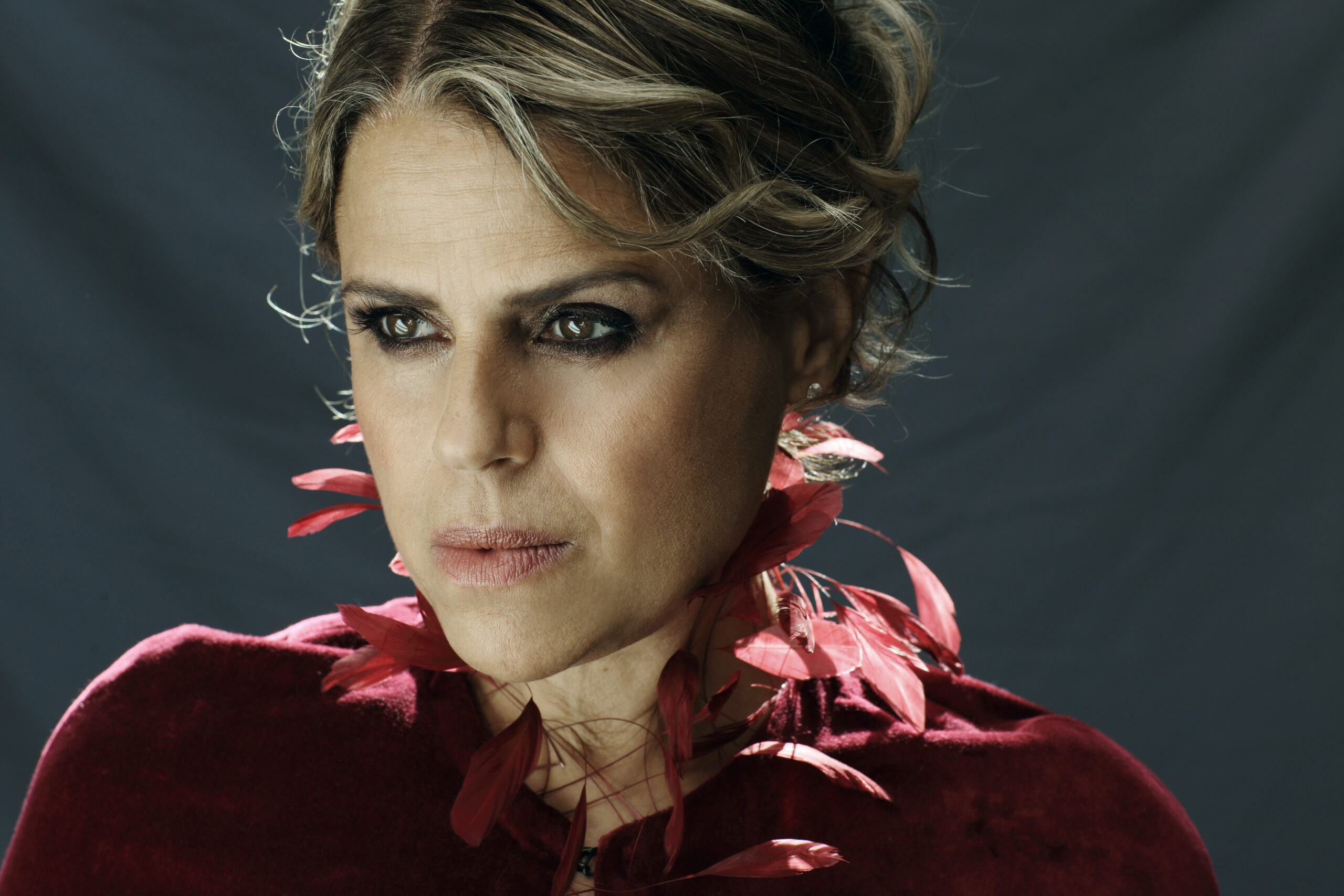 Cantora italiana Tosca fará show de encerramento do Festival Mia Cara